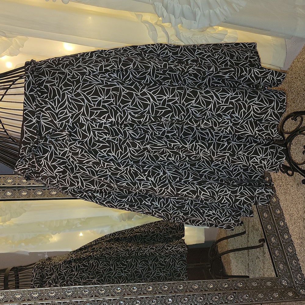 Brown with white leaf pattern, Worthington skirt size 10